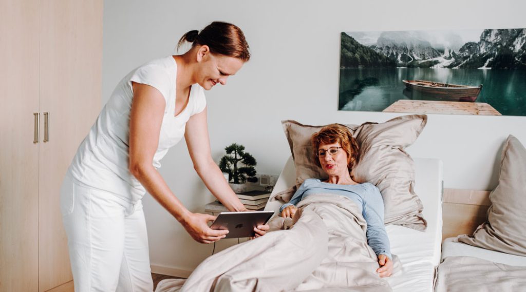 Unsere Mitarbeiterin bei der Homecare Versorgung